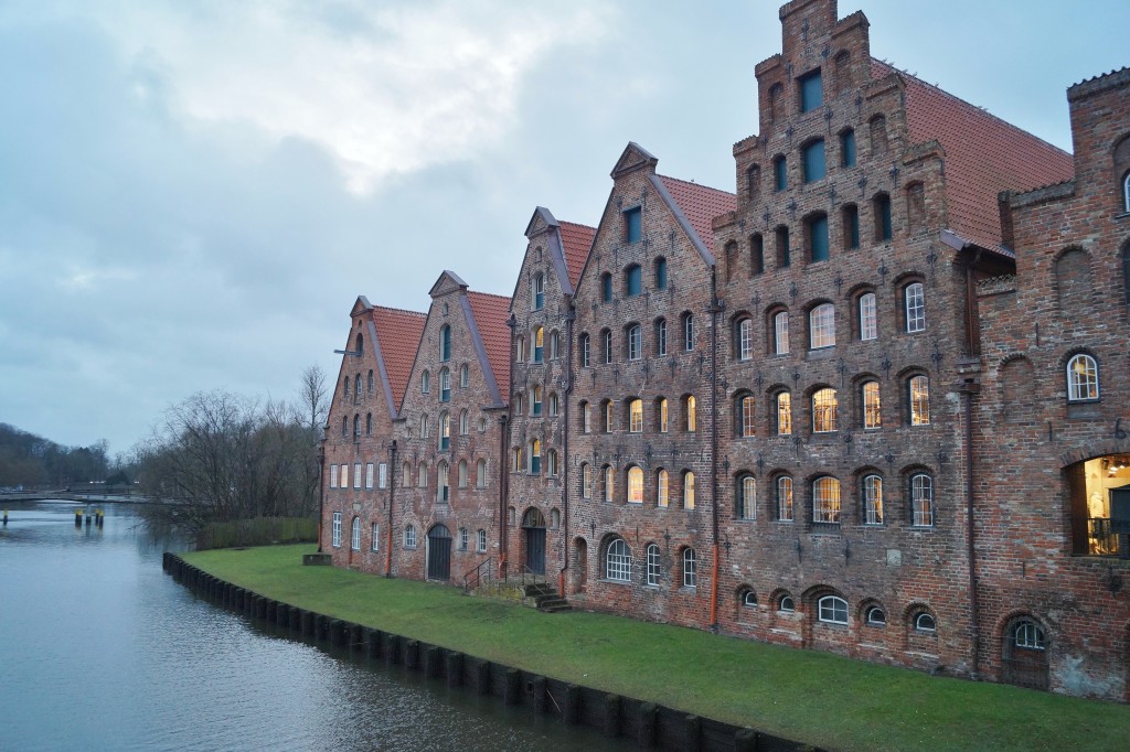 Am Lübecker Holstentor - Pelzjacke