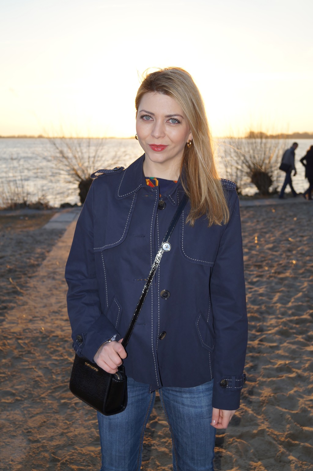 In Gummistiefeln am Blankeneser Strand Tommy Hilfiger Cape Jacke