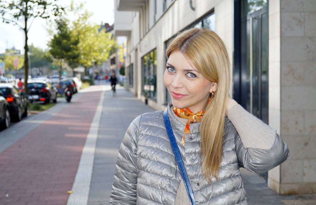 Leichte Daunenjacke, Mini Box Bag & Gummistiefel