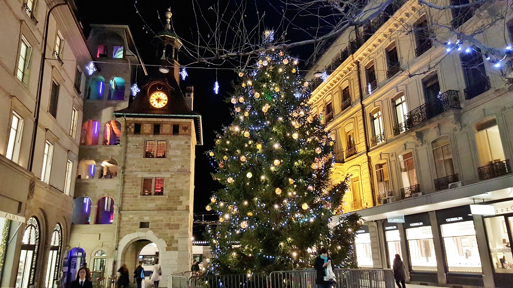 Genf am Abend in der Adventszeit