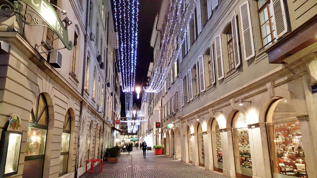 Genf am Abend in der Adventszeit