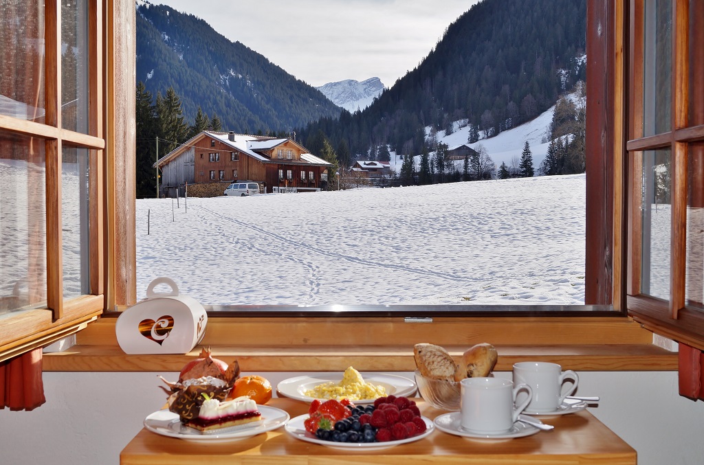 Frühstück mit Alpen - Gstaad