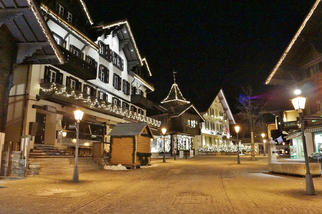 Gstaad und seine Promenade im Advent