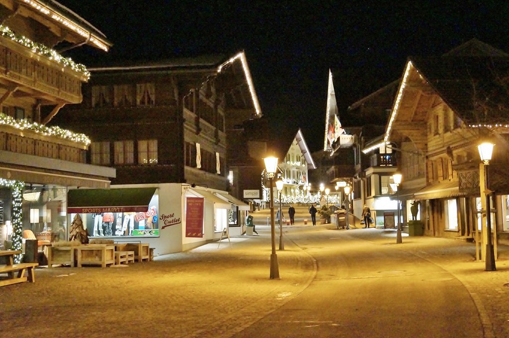 Gstaad und seine Promenade im Advent