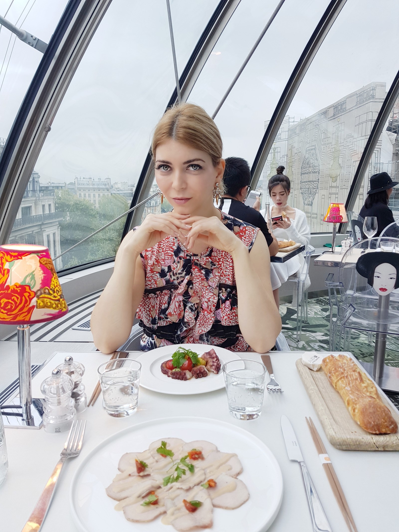 Yuliya Savytska in Kong Paris, Lunch in KONG à la Carrie Bradshaw - #jolimentblogxpfw