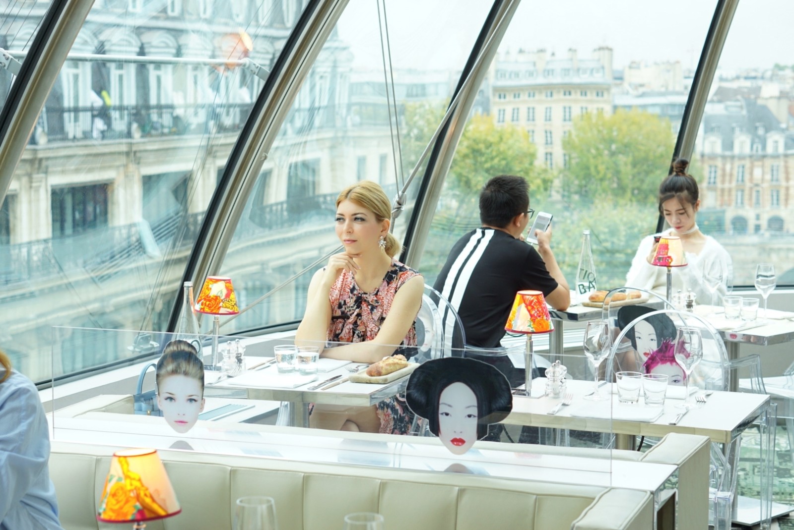 Yuliya Savytska in Kong Paris, Lunch in KONG à la Carrie Bradshaw - #jolimentblogxpfw